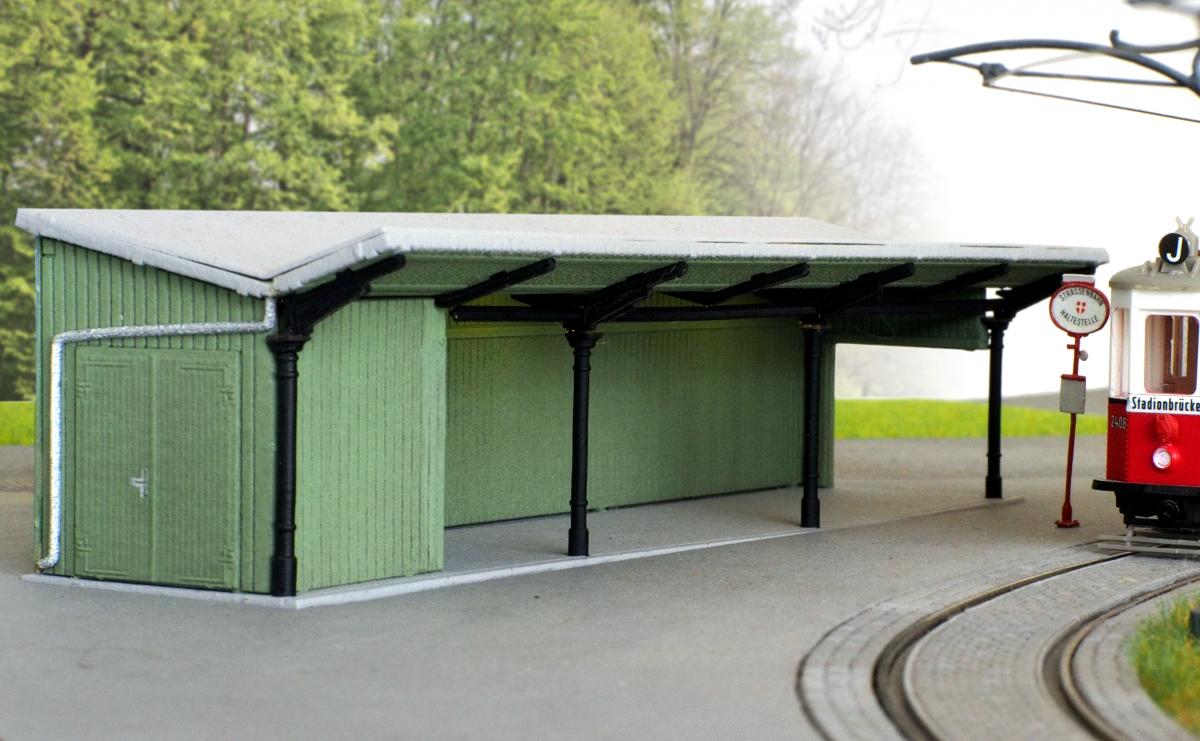 Straßenbahn-Einsteigstelle braun